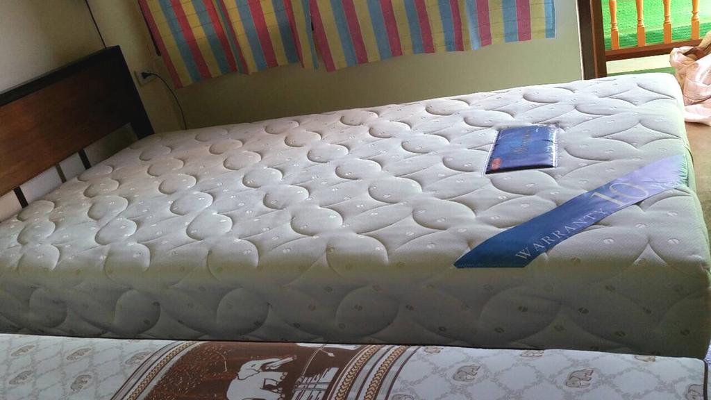 Siriwan Guesthouse Чиангмай Номер фото