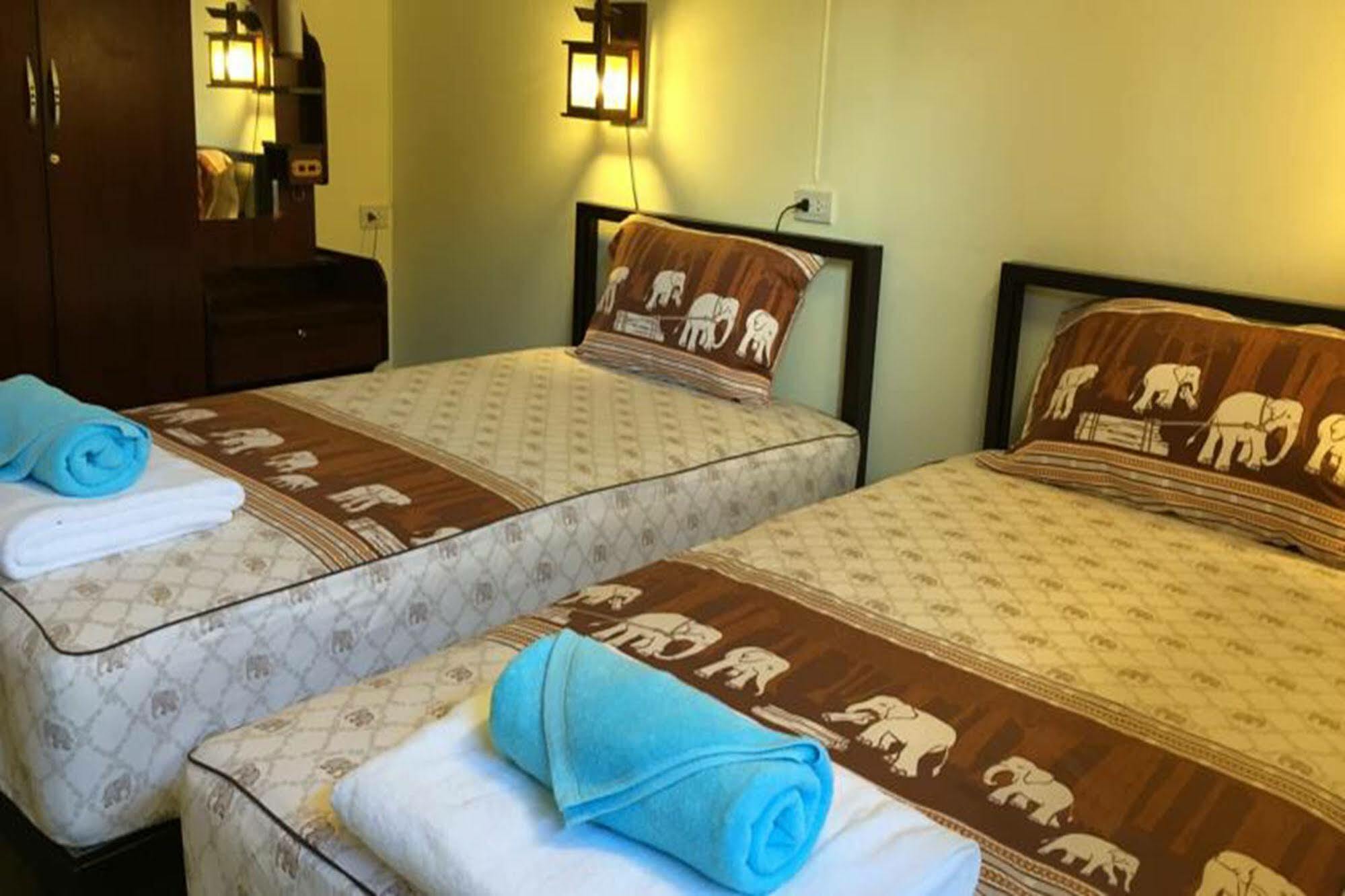 Siriwan Guesthouse Чиангмай Экстерьер фото