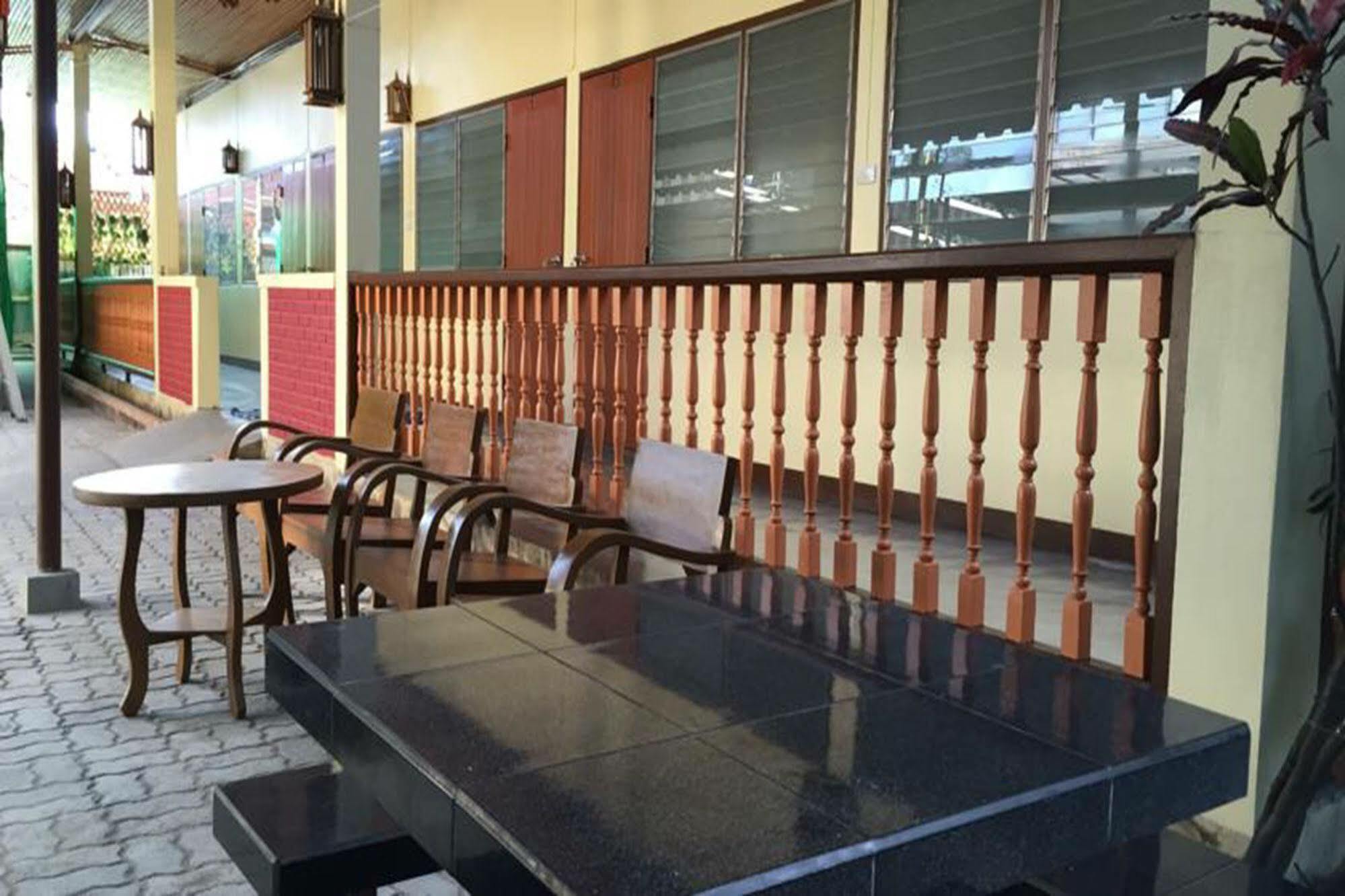Siriwan Guesthouse Чиангмай Экстерьер фото